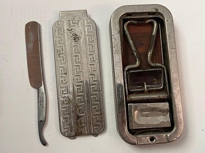 Rolls Razor Imperial Set & K.K. Blade. This lot consists of an English mechanical shaving set 