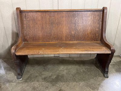 Quartersawn Oak Church Pew Hall Settle. An antique solid oak church pew designed for 