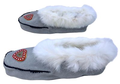 Mid Century Gray Suede Rabbit Fur Trimmed Beaded Heart Detailed Moccasins. Stuffed with tissue 