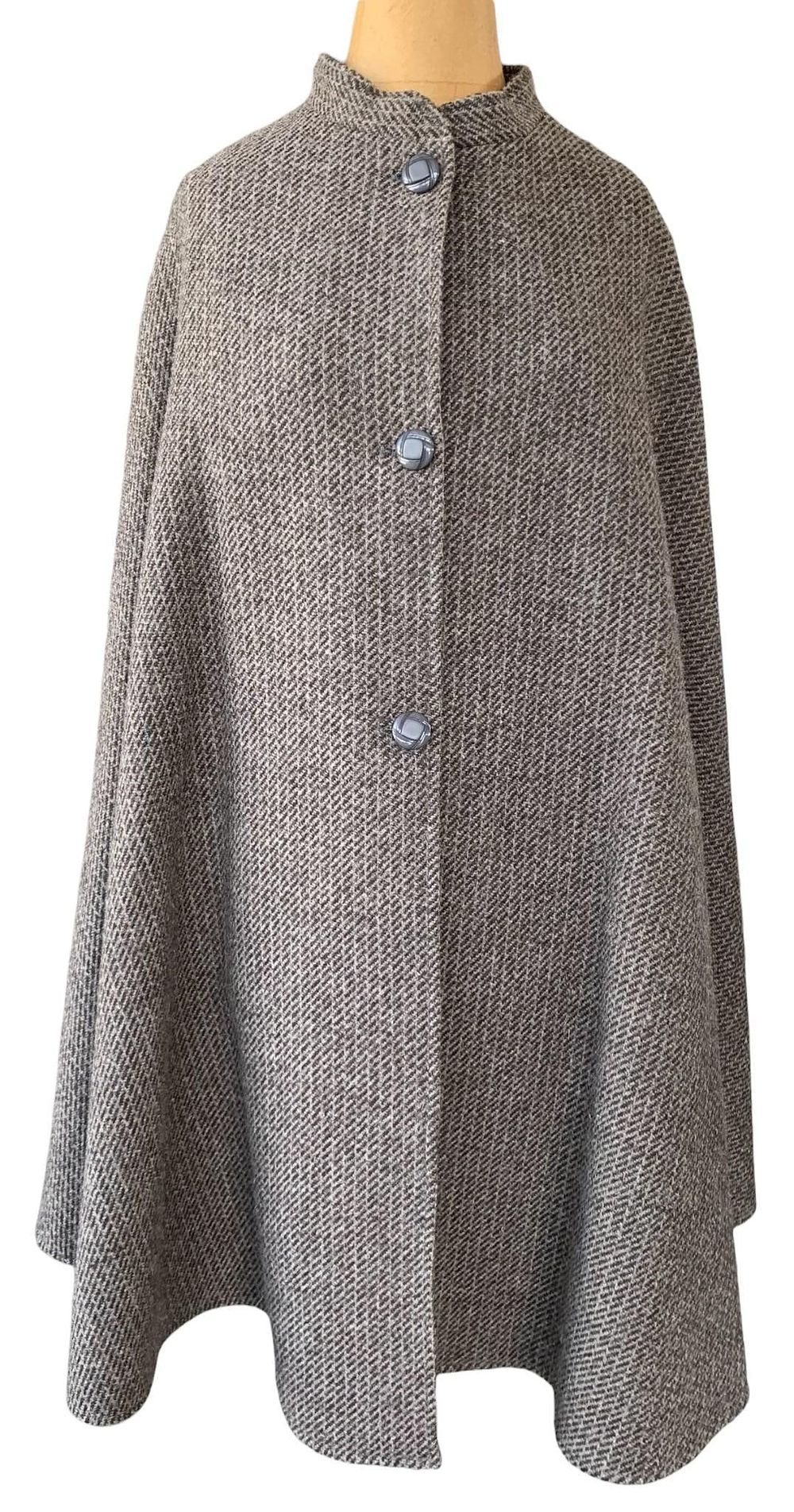 Lot 152: Impeccable Vintage United Kingdom Made Smoked Gray Taupe Tweed Wool Cape