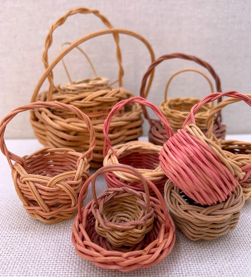 Lot 157: 12 Miniature Vintage Folk Art Hand Woven Petite Gathering Baskets