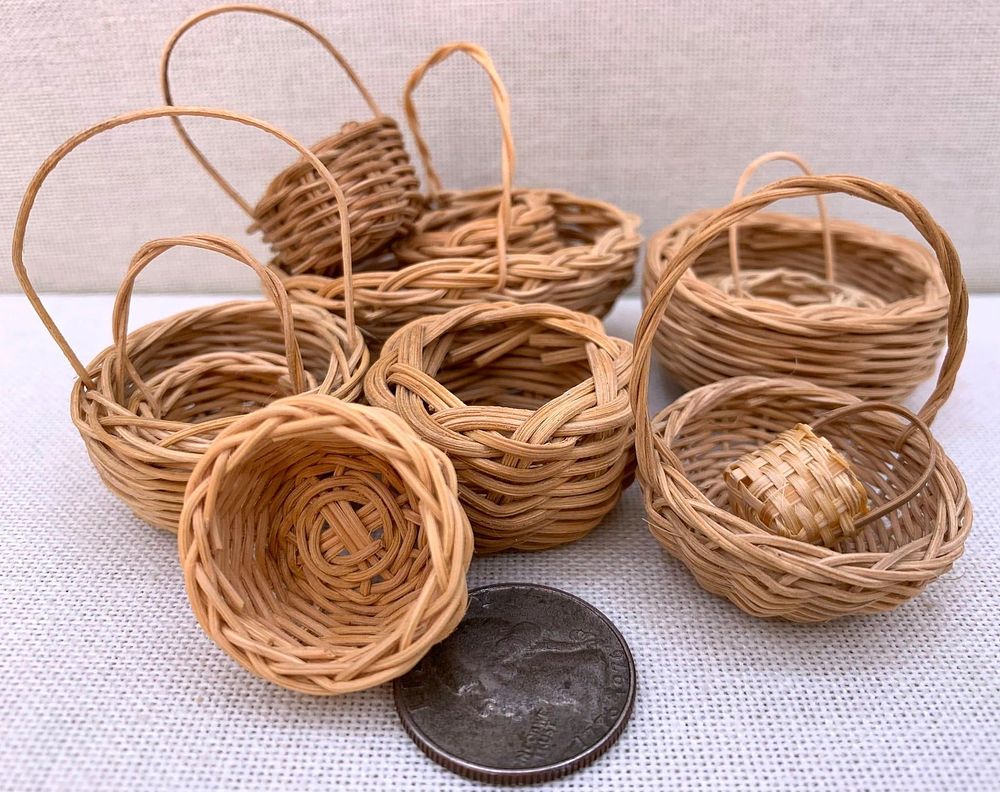 Lot 200: 12 Miniature Vintage Folk Art Hand Woven Petite Gathering Baskets