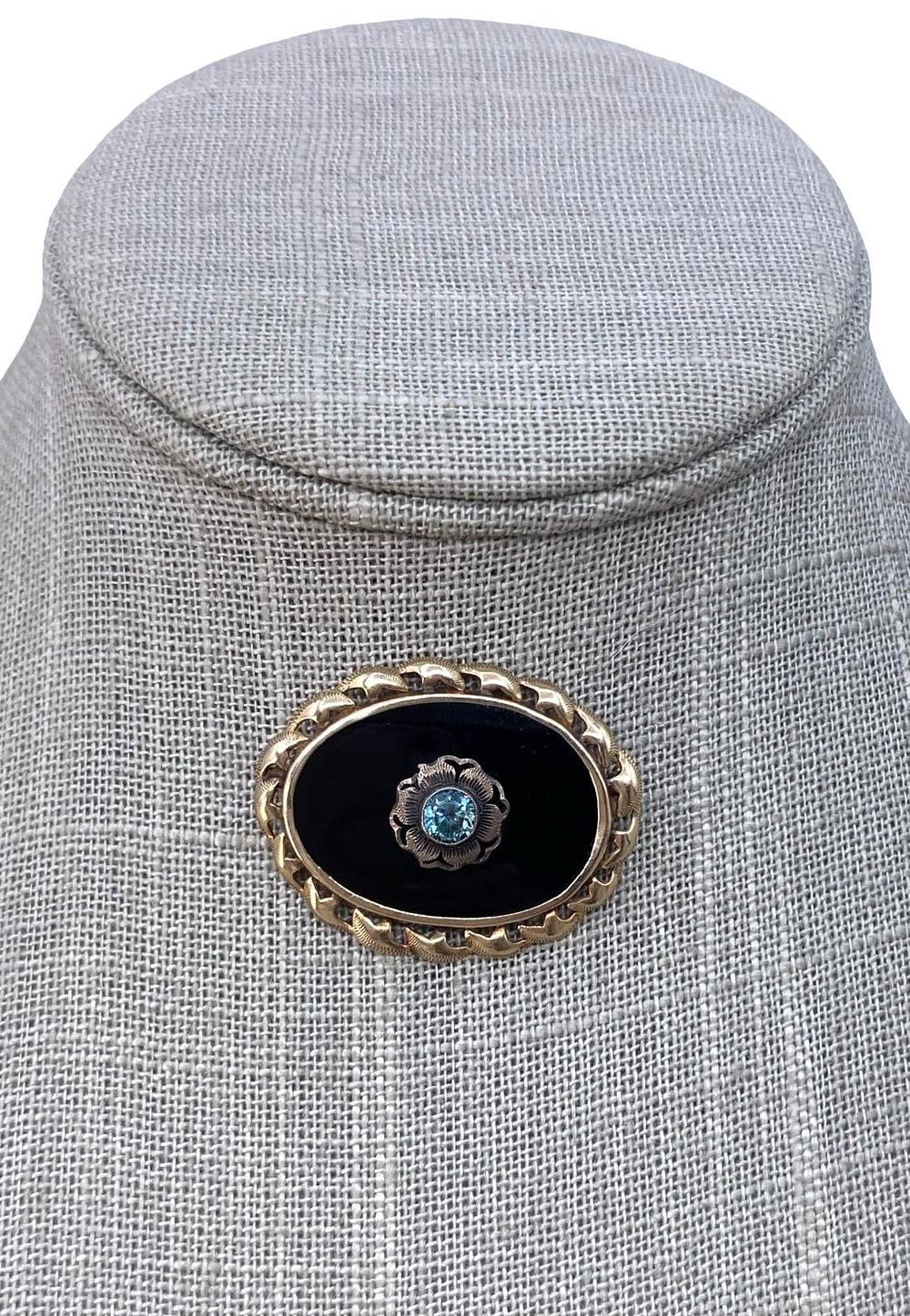 Lot 209: Fine Antique 10k Gold, Onyx, Blue Zircon Oval Openwork Brooch