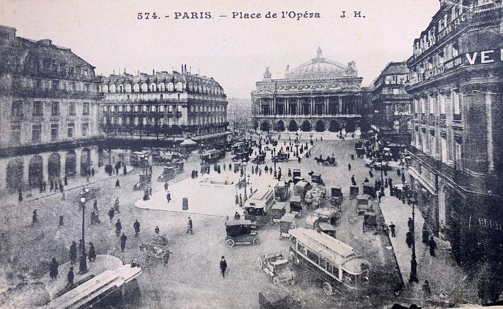 Lot 280: 100 Antique to Vintage French Tourist Souvenir Postcards