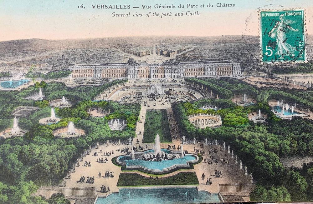 Lot 286: 100 Antique to Vintage French Tourist Souvenir Postcards