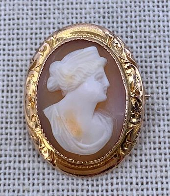 Refined Antique 10k Yellow Gold Hand Carved Cameo Pendant, Brooch. Beautiful embossed framing 