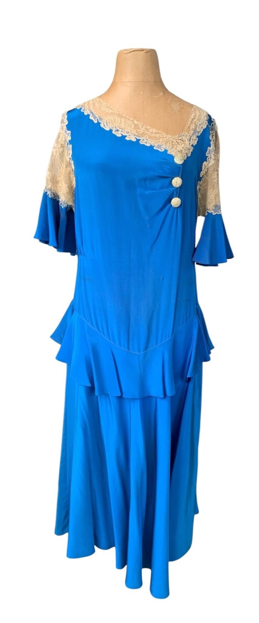 Lot 347: Beautiful Vintage 1930s Sapphire Silk and Cream Lace Dress