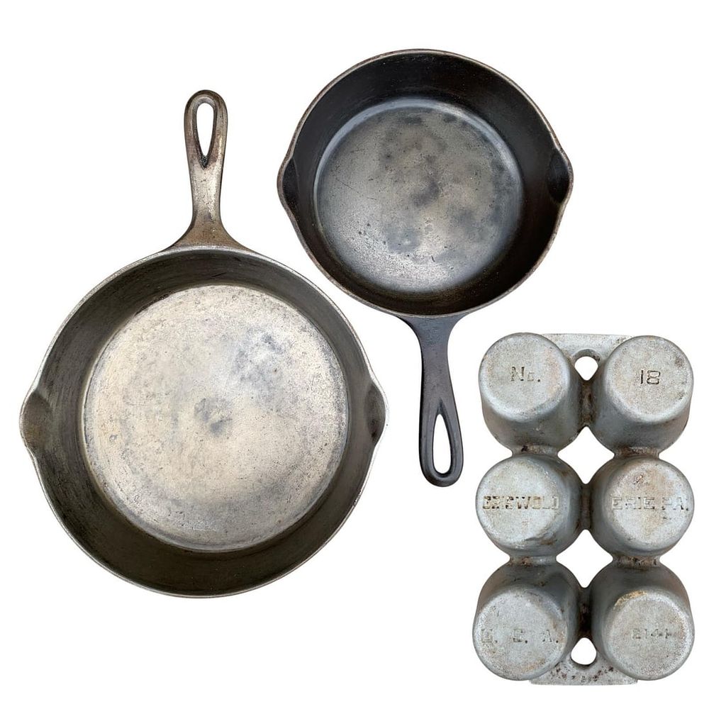 Lot 381: 3 pc Primitive Cast Metal Cookware: Griswold No 18 6 Muffin, Sydney 0 Skillet
