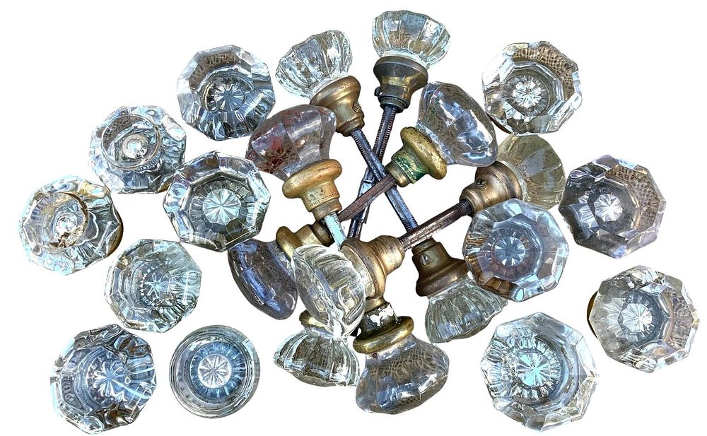 Lot 398: Antique Victorian Era Glass Knob Door Handle Collection