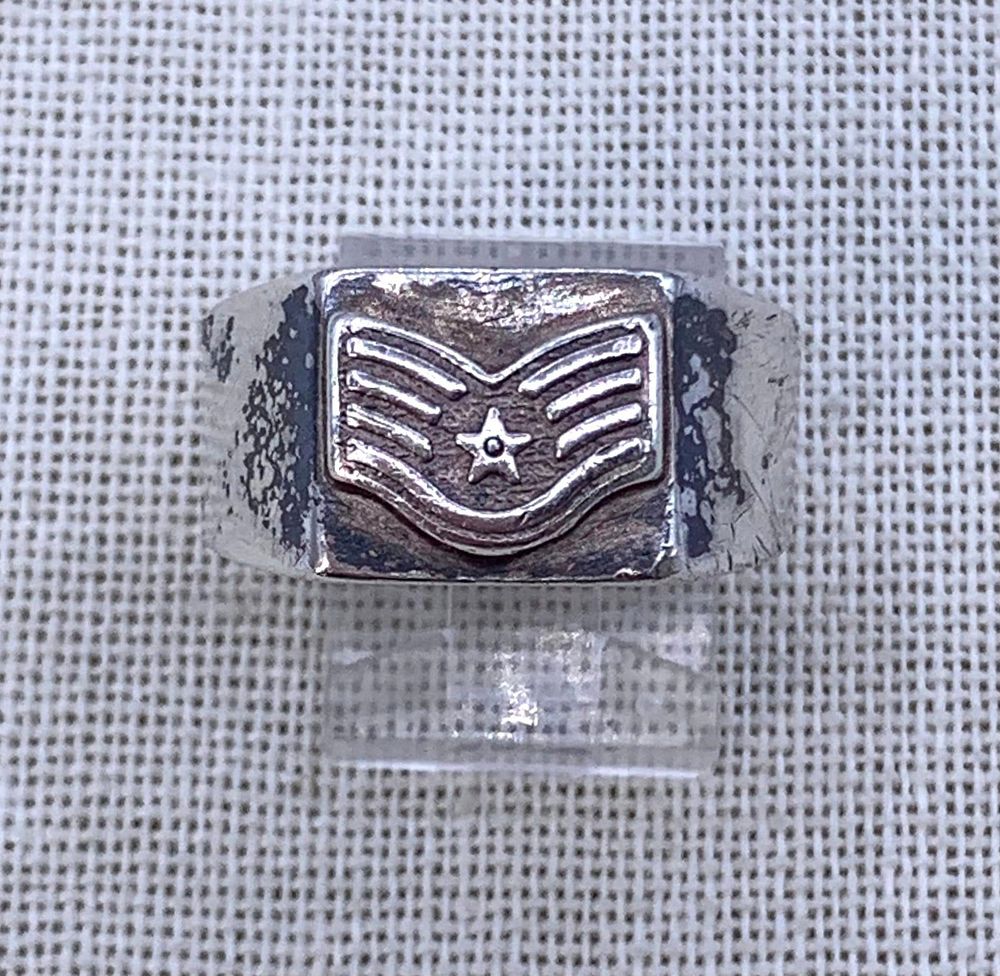 Lot 456: Vintage Men's Sterling Silver U S A F United States Air Force Military Ring