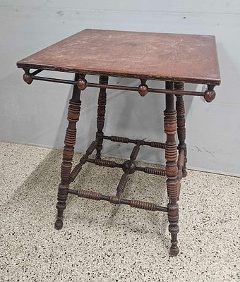 Victorian Oak Stick & Ball Parlor Table. An American Eastlake-style parlor table constructed 