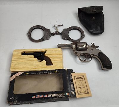 Law Enforcement Set: Gun & Handcuffs. This lot comprises a collection of items including a 