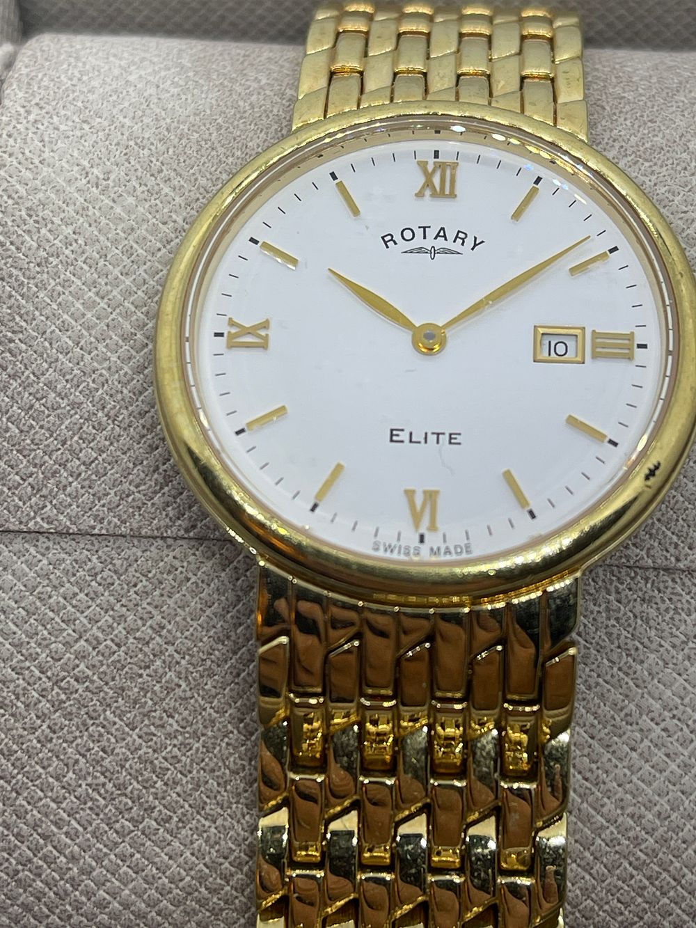 Lot 212: Rotary Swiss made watch return from a private jet charter gold plated bracelet no reserve on this Watch not tested but a very collectible watch