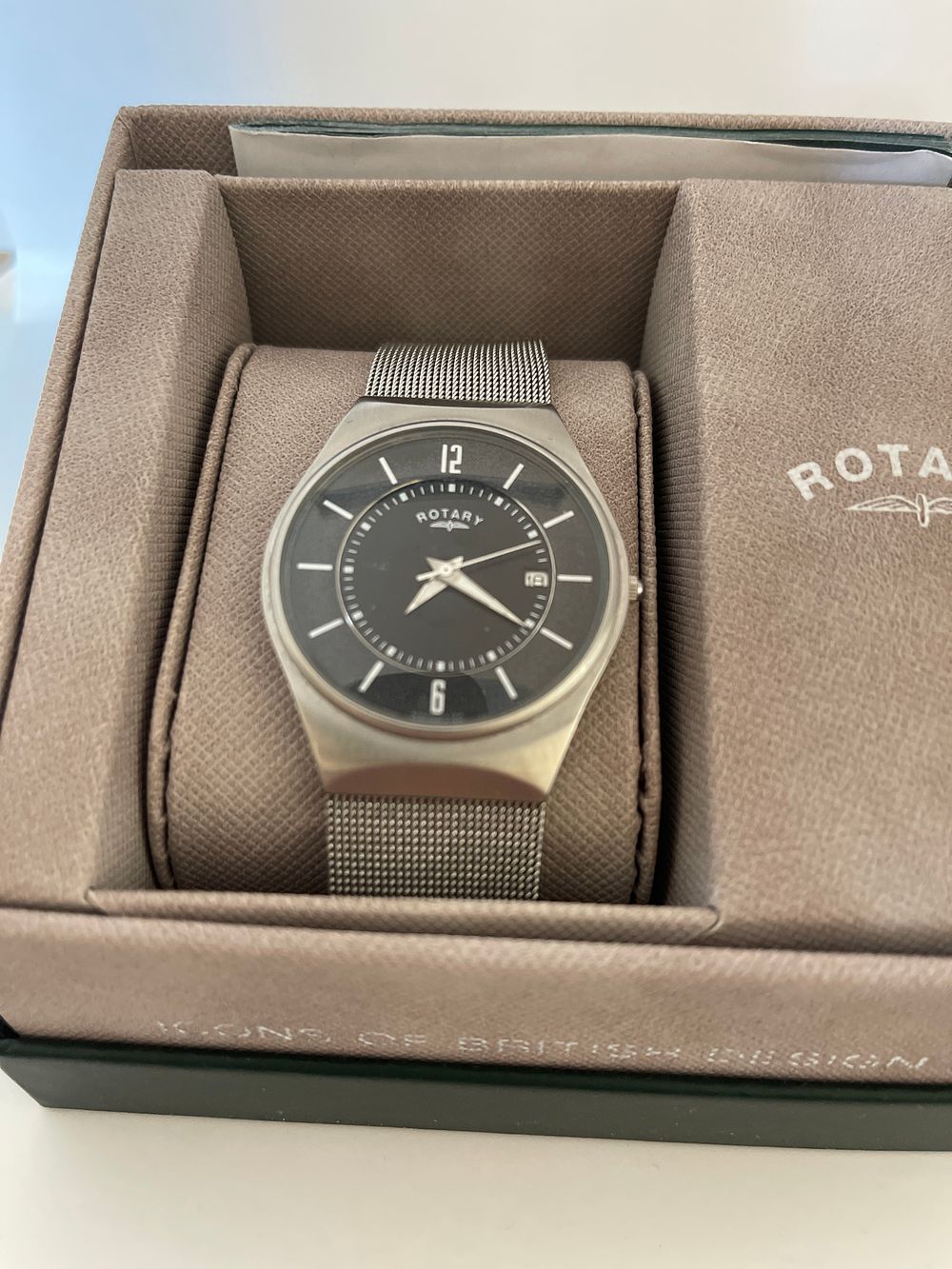 Lot 173: Rotary gents watch fully working with warranty with box papers