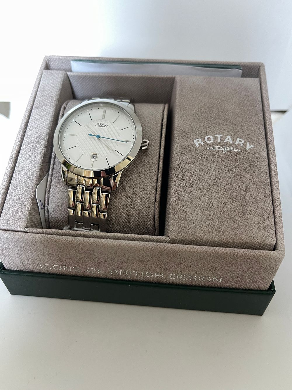 Lot 175: Rotary Stainless Bracelet with box papers quartz fully working