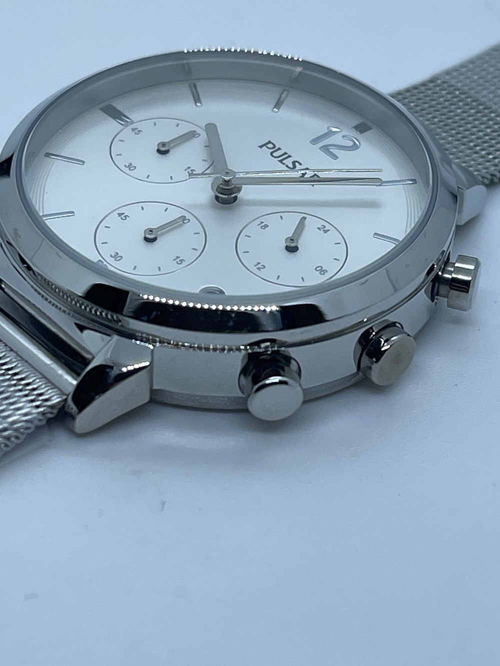 Lot 178: Pulsar chronograph unisex quartz watch new with box paper ect