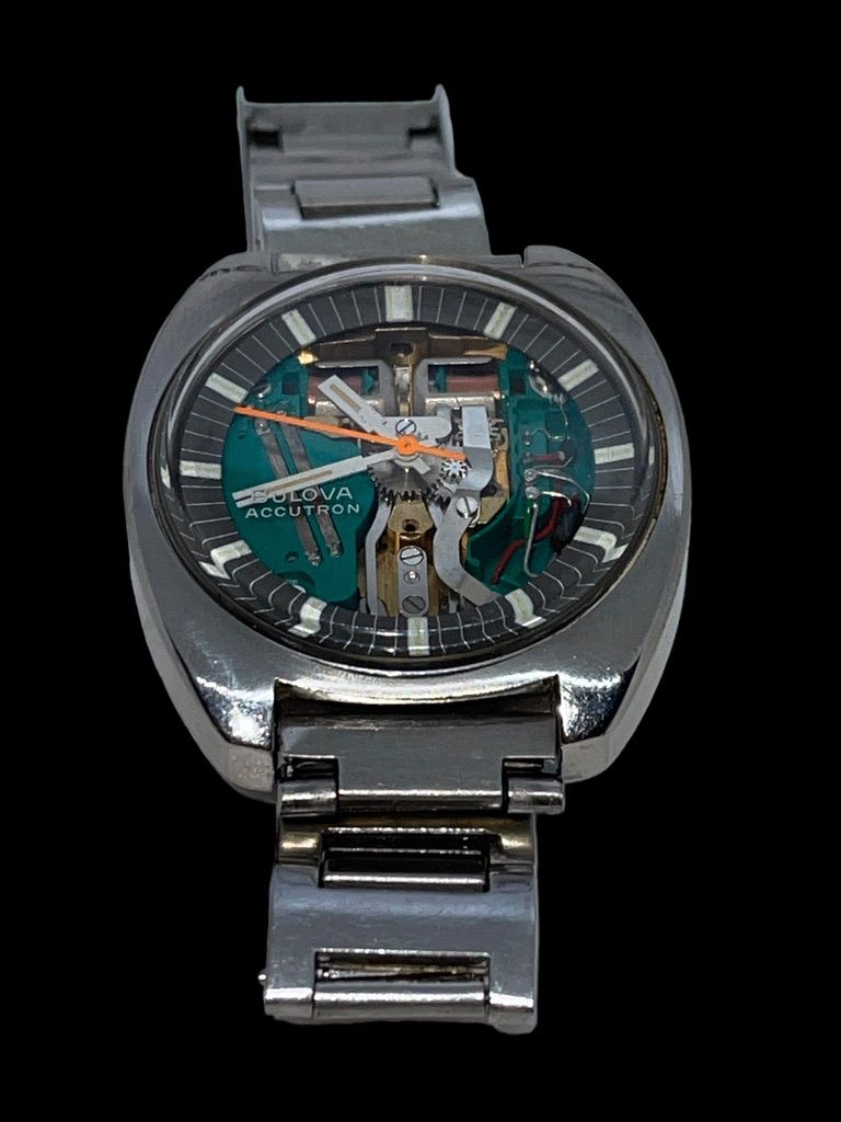 Lot 203: Bulova Accutron
Spaceview 214 Cushion Case Bulova Accutron