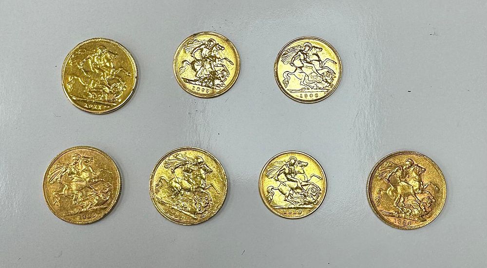 Lot 190: 4 full 3 half sovereign coins 44grams 22ct