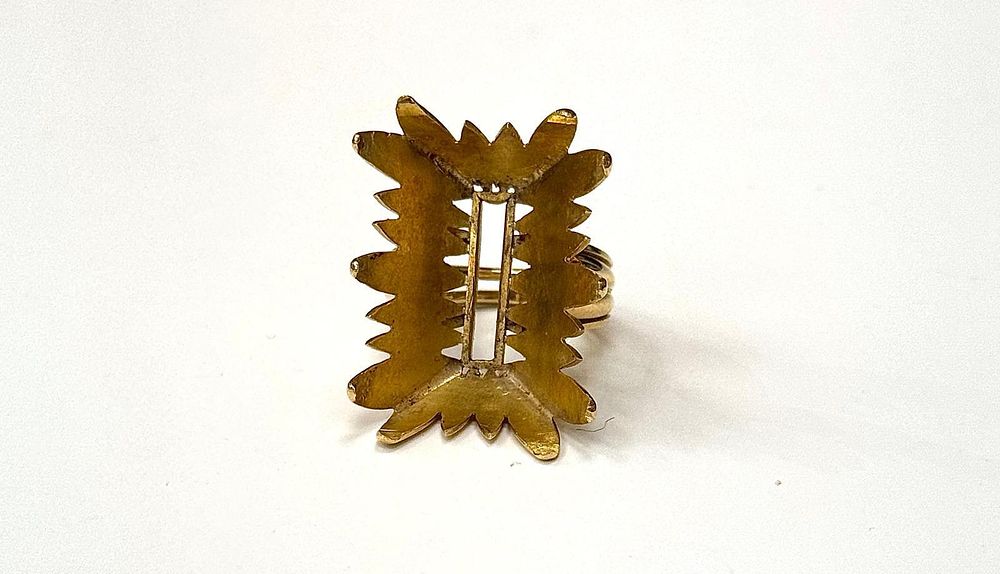 Lot 163: 14.8 grams yellow gold 18ct shank