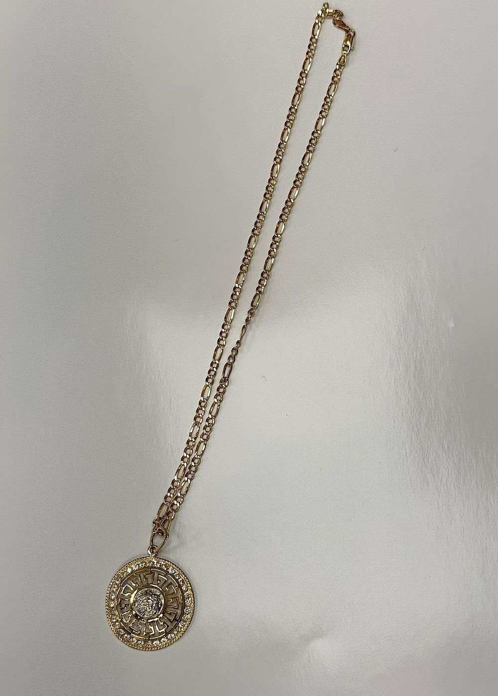 Lot 165: Versace chain and pendant 10.7 grams