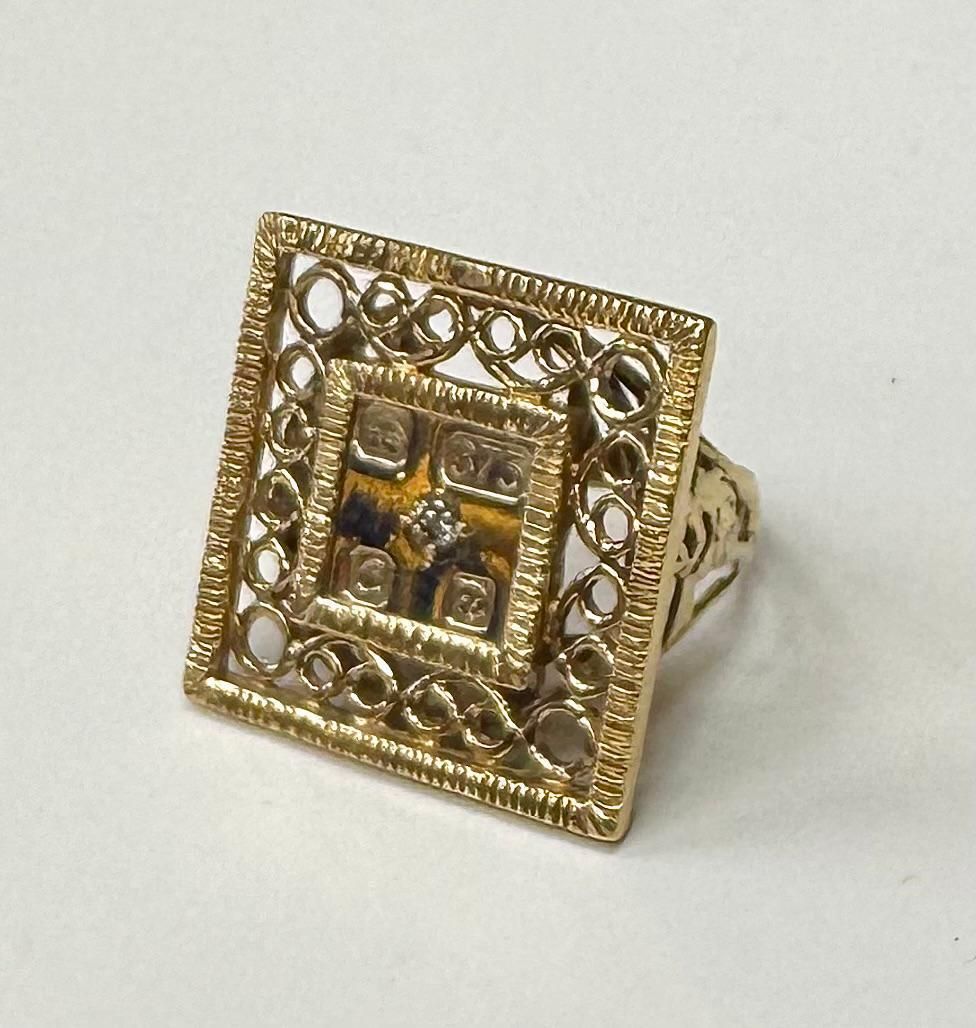 Lot 167: 9ct square ingot ring 11.9grams Jewellery