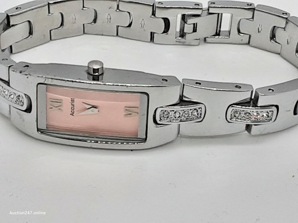 Lot 204: Ladies accurist quartz watch not tested, returns