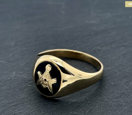 Lot 215: This Masonic ring features a Onyx head with a gold square & compass motif and it hallmarked for 9ct solid gold
Weight: 6.1g