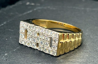 Lot 218: 9ct Yellow Gold CZ Dad Ring
