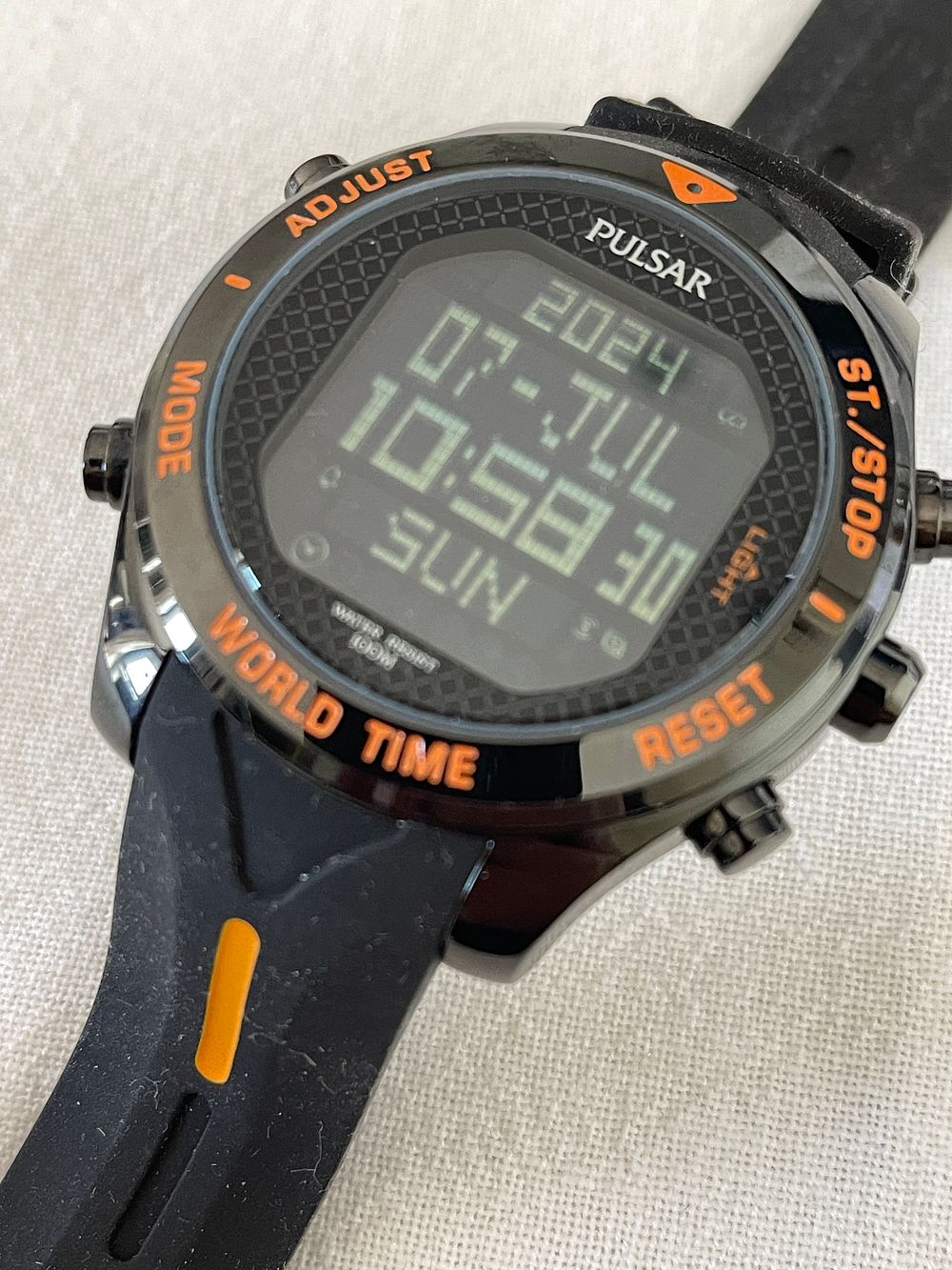 Lot 220: Pulsar Mens digital unisex watch WorldTimer