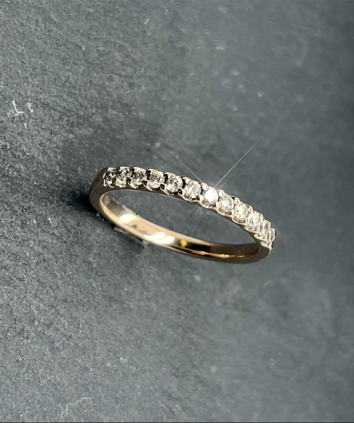 Lot 252: This eternity ring features 13 0.30ct diamonds with a combined carat weight of 3.9ct Width: 2mm Weight: 1.8g