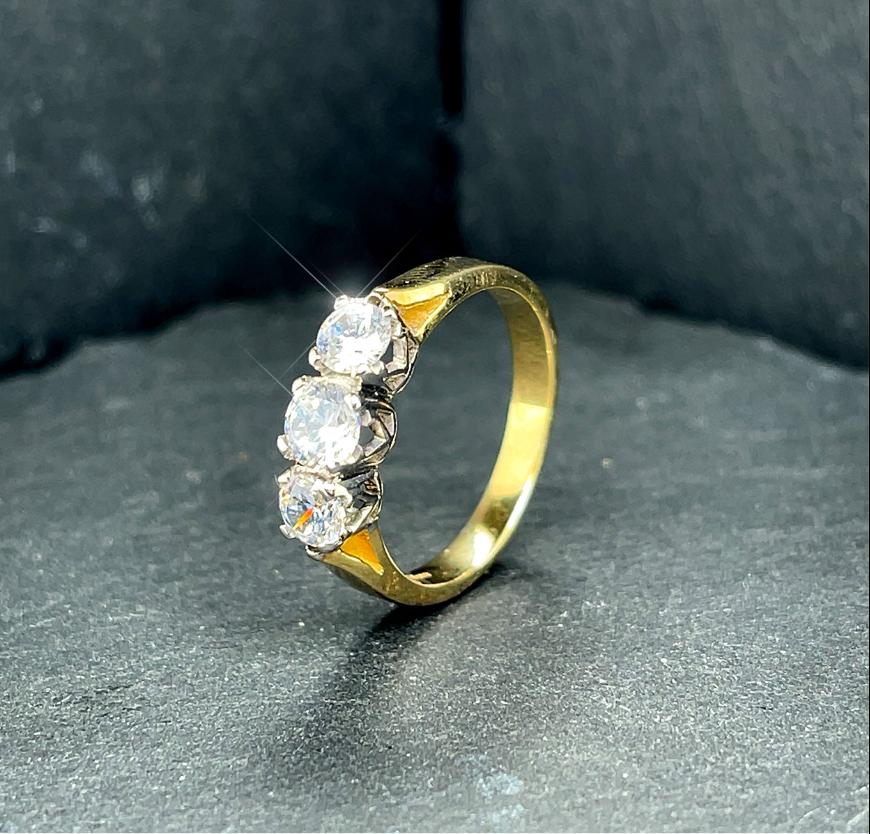 Lot 254: 9ct Yellow Gold CZ Trilogy Ring


Ring Size	
K
L
M
N
O