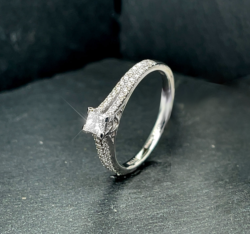 Lot 258: 18ct White Gold Princess Cut Engagement Ring Size	 K L M