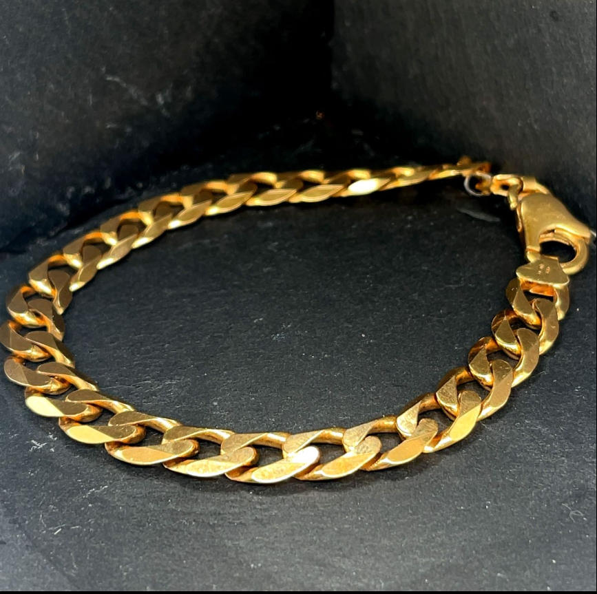 Lot 260: 9ct Yellow Gold Curb Bracelet 8 1/4″