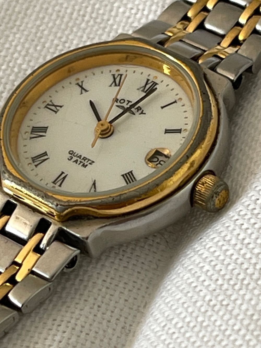 Lot 296: Rotary returned watch quartz stainless steel, sold as spares or repairs.