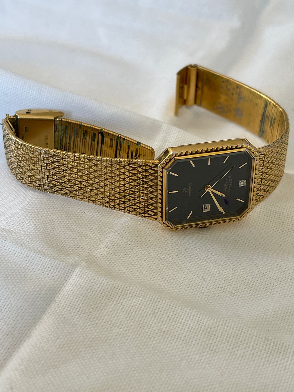 Lot 297: Gold plated returns quartz watch sold as spares and repairs