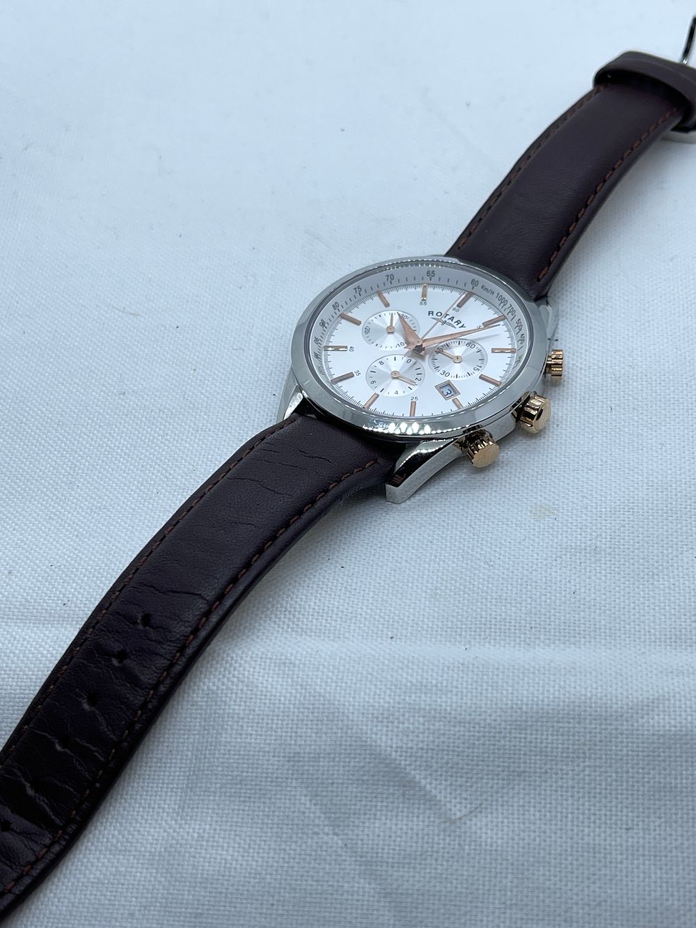 Lot 304: Rotary men’s quartz chronograph fully working, main agents 2 year warranty, boxed with papers RRP £280