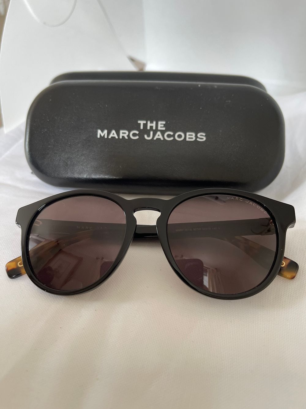 Lot 305: Marc Jacob’s unisex sunglasses ex demo from a private jet charter, comes with box, cloth