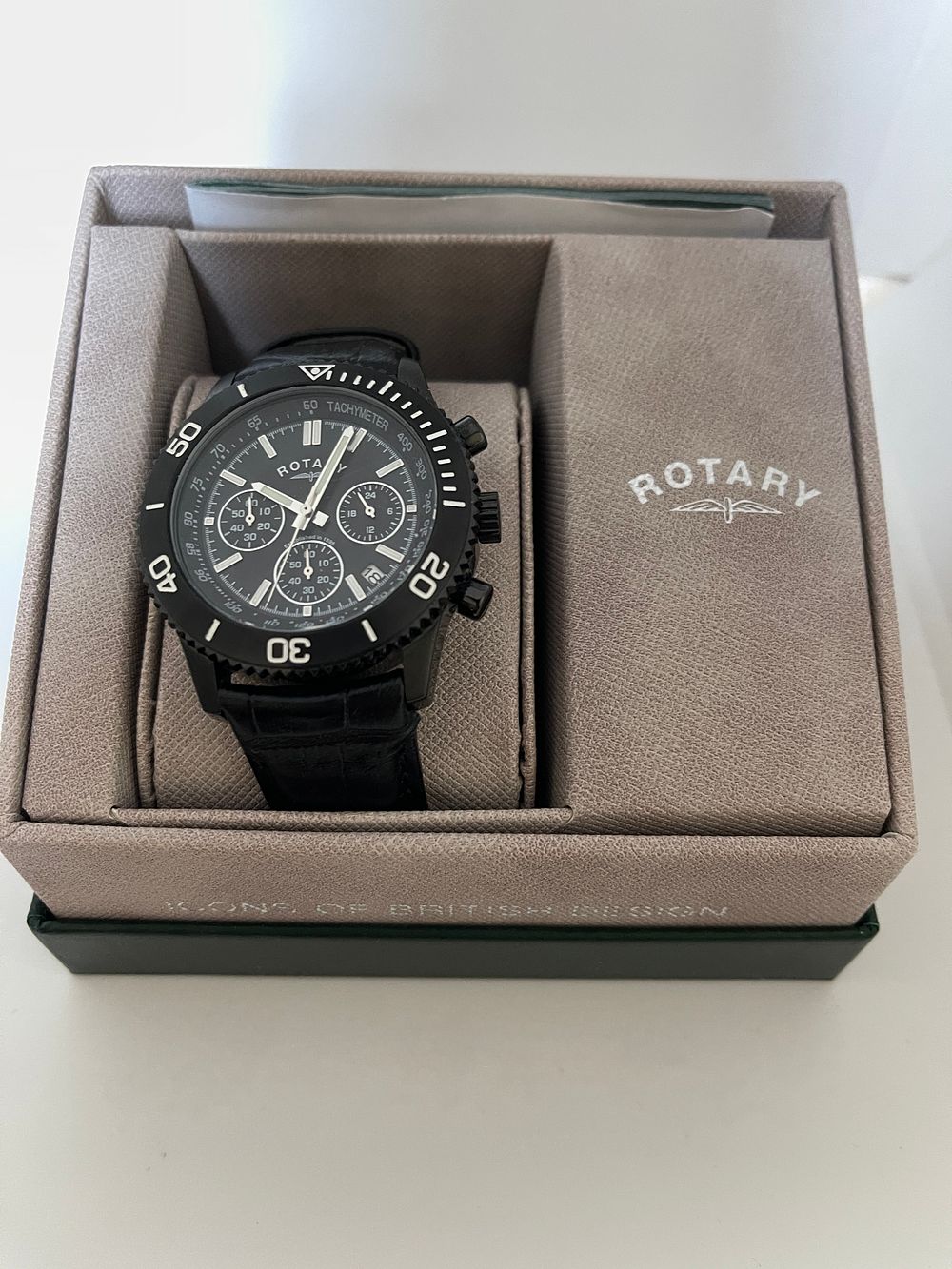 Lot 323: Rotary mens watch new with box papers with main agent warranties