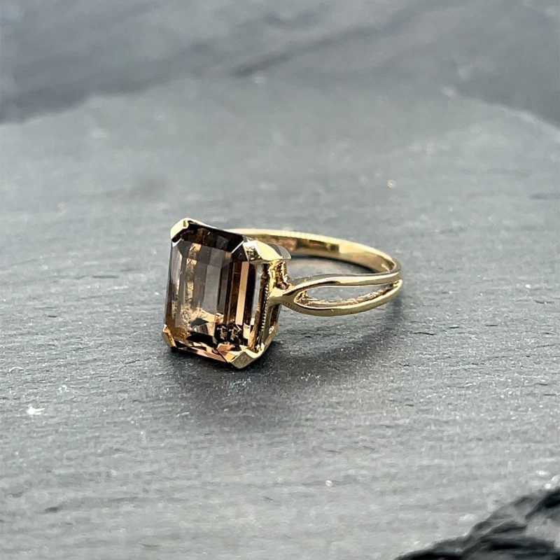 Lot 339: 9ct Yellow Gold Large Smoky Quartz Ring
Rings, Fancy, Ladies