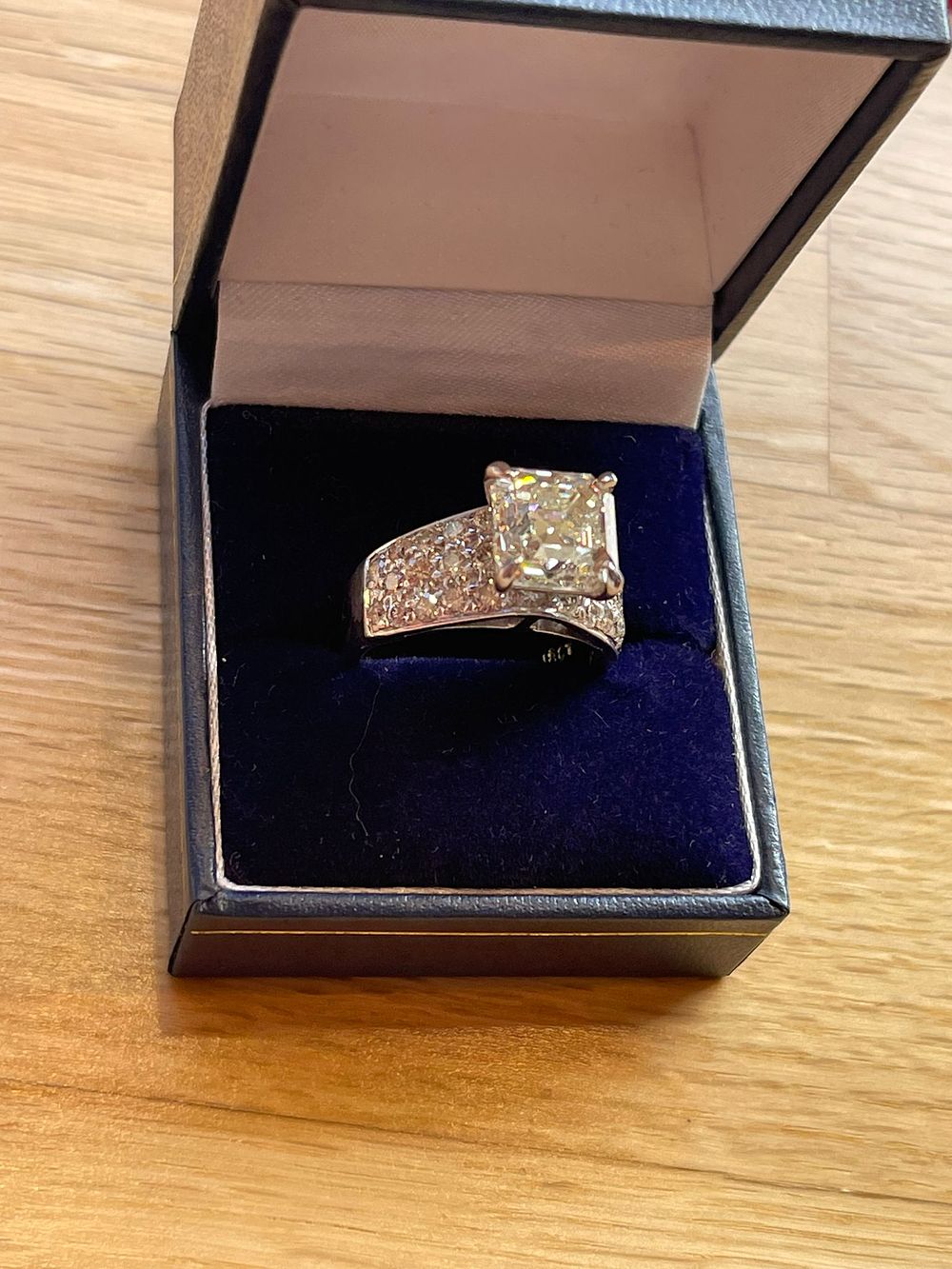 Lot 341: Diamond Ring Vs1 Ascher Cut Colour JK 4.41ct Plus 1.34 Ct in the Shank 18ct white Gold Size P