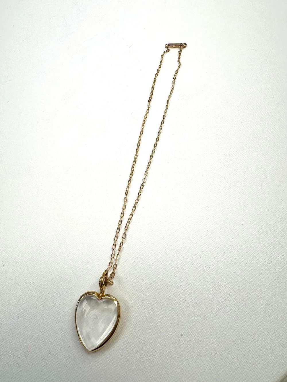 Lot 344: 9ct Victorian locket glass pendant and chain