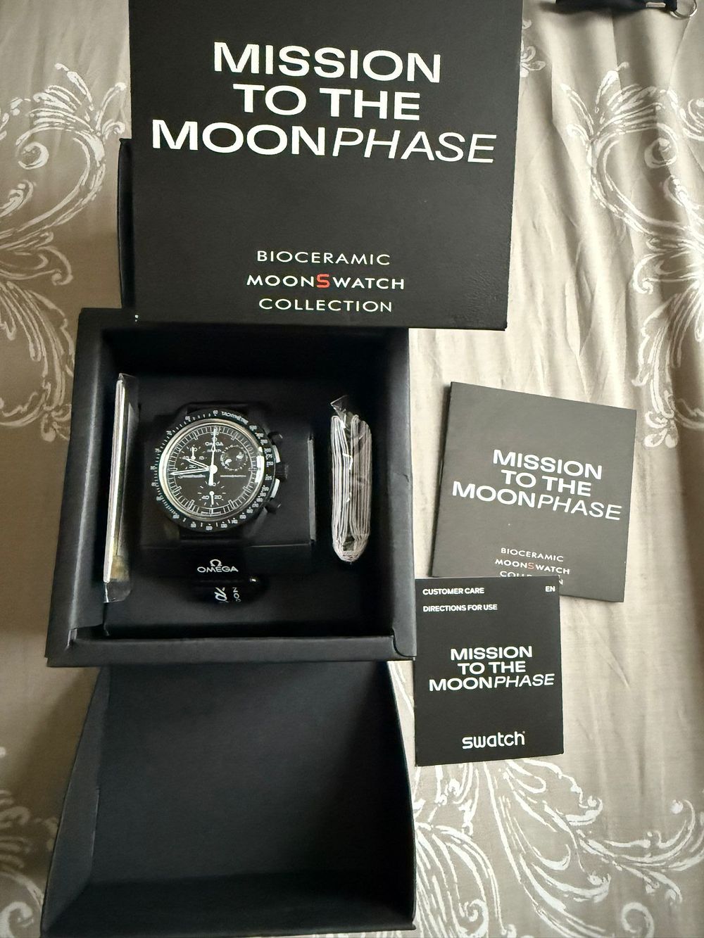 Lot 463: Moon Phase watch chronograph mens watch brakrunptstock used with box papers ect working never used omega