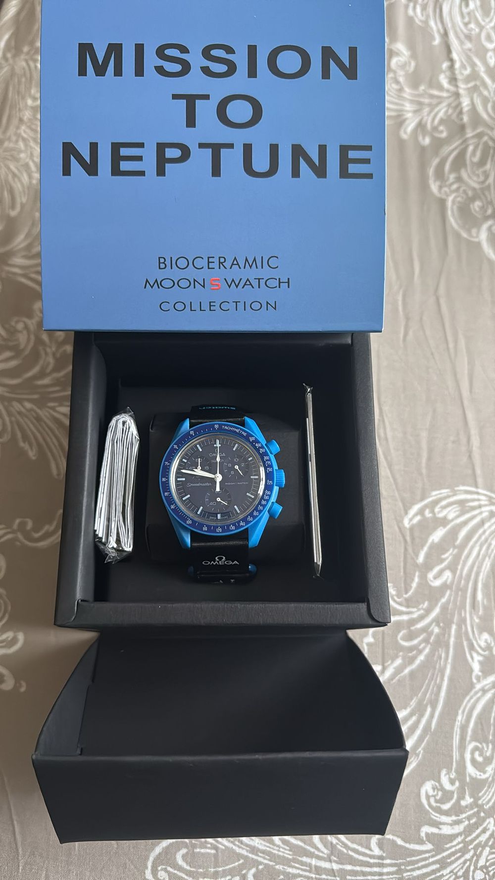 Lot 465: Moon Phase watch chronograph mens watch brakrunptstock used with box papers ect working never used omega