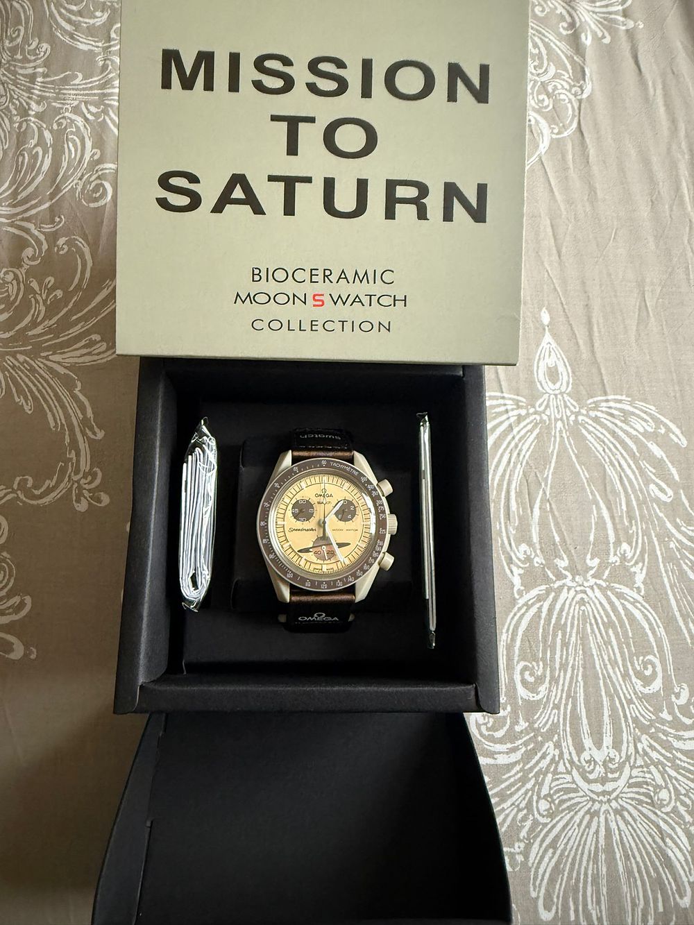 Lot 466: Moon Phase watch chronograph mens watch brakrunptstock used with box papers ect working never used omega
