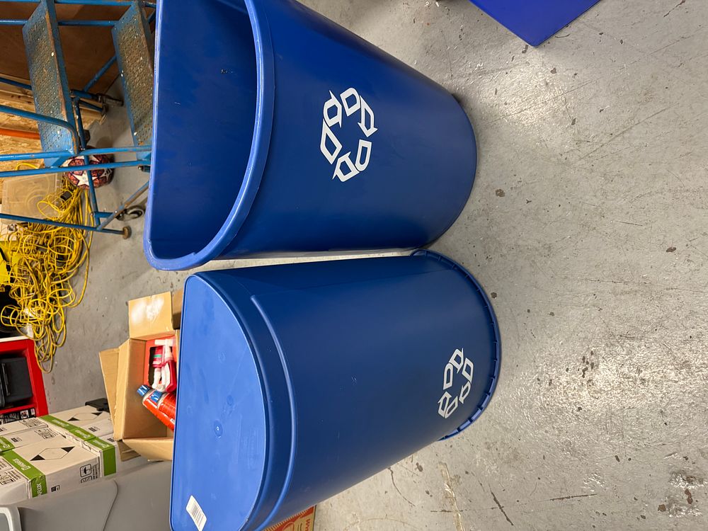 Lot 35: Rubbermaid Commercial Untouchable Waste Container, Half-Round, Plastic, 21gal,