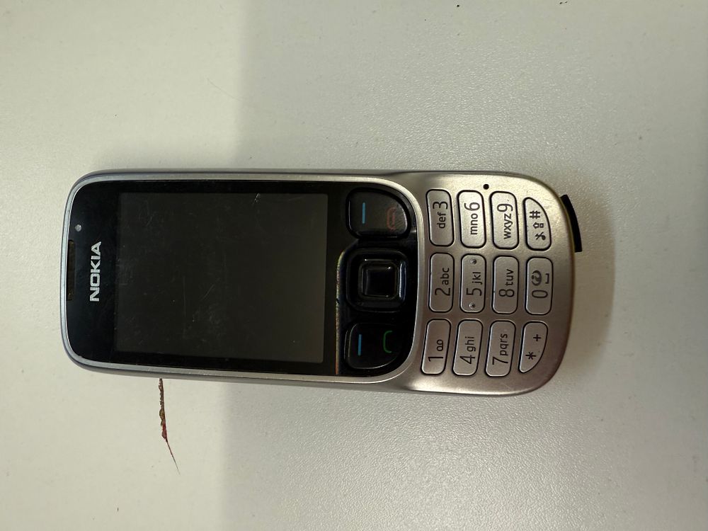 Lot 41: NOKIA 6303c