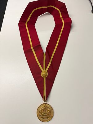 Royal Arch Past Principals Collar + Royal Arch PZ Collar Jewel 
GRAB A BARGAIN 
Description 