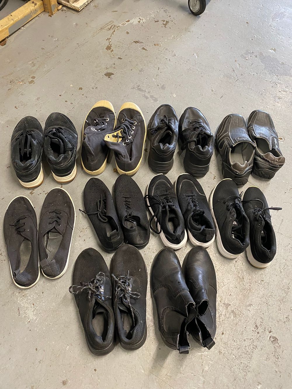 Lot 69: 10x pairs of 2nd hand casual shoes in varying sizes.