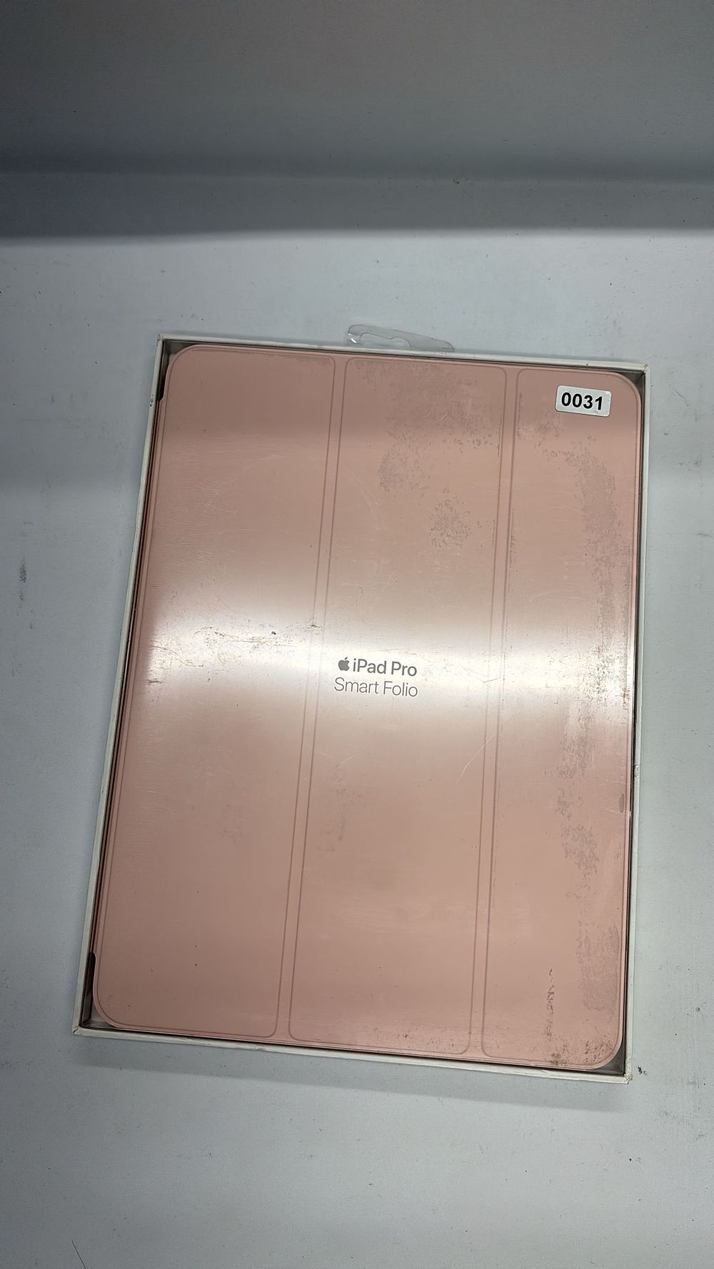 Lot 303: Lot 31- Apple iPad Pro Smart Folio