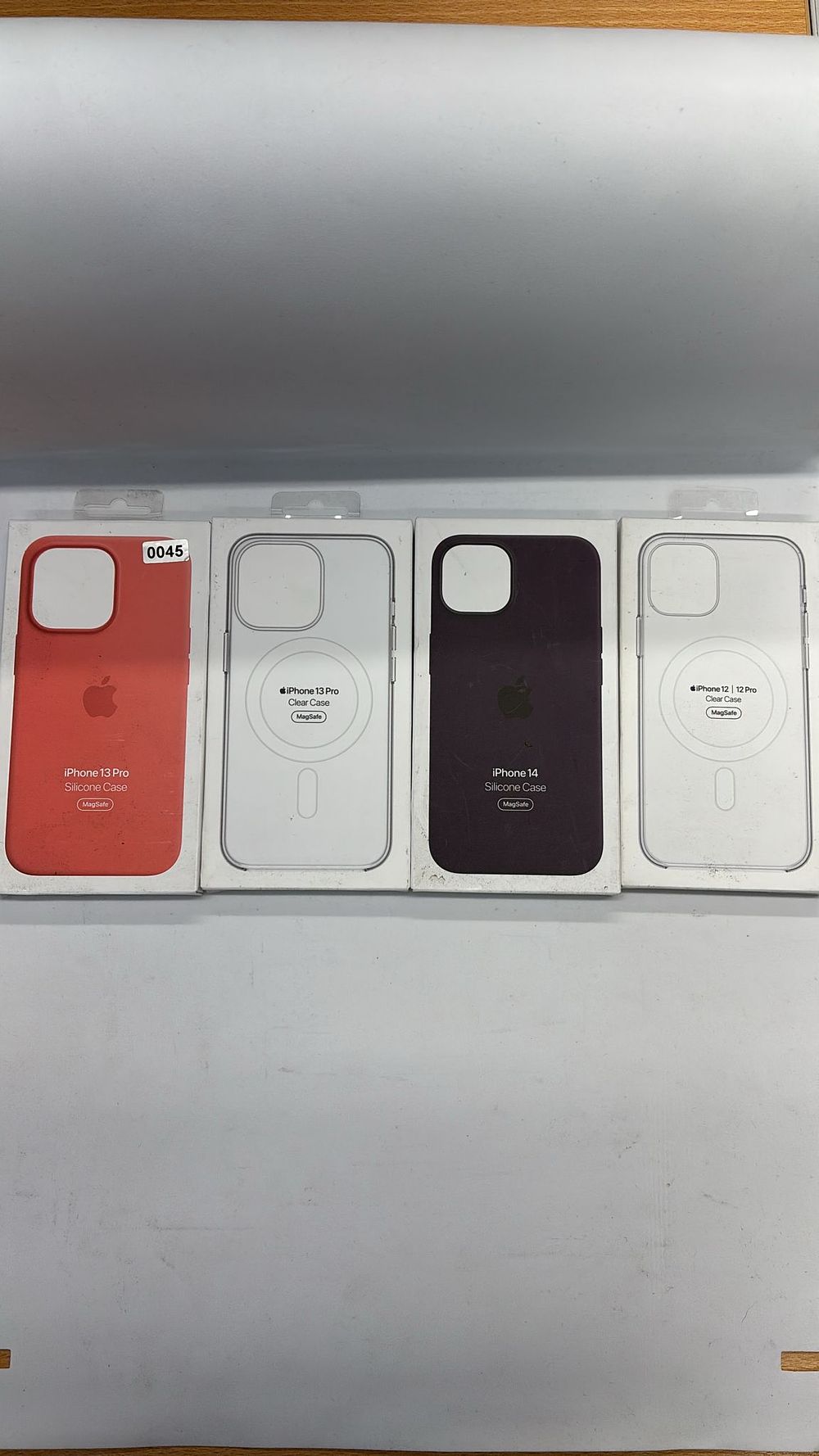 Lot 315: Lot 45 iPhone case 4 pcs